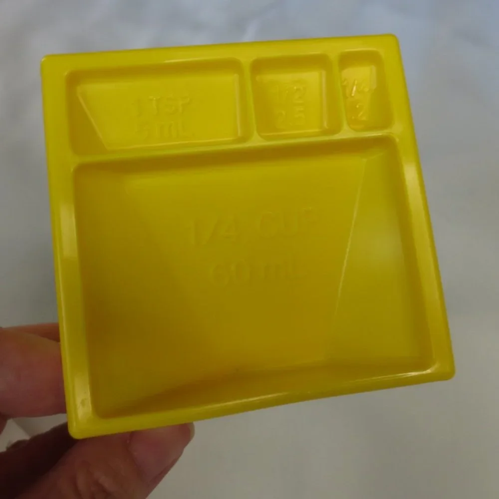 4/$14 THE KITCHEN CUBE-NEW-NEVER USED-YELLOW-All-in-One Measuring Cup
